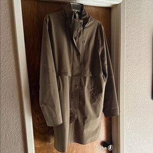 Lululemon woman’s rain Jacket